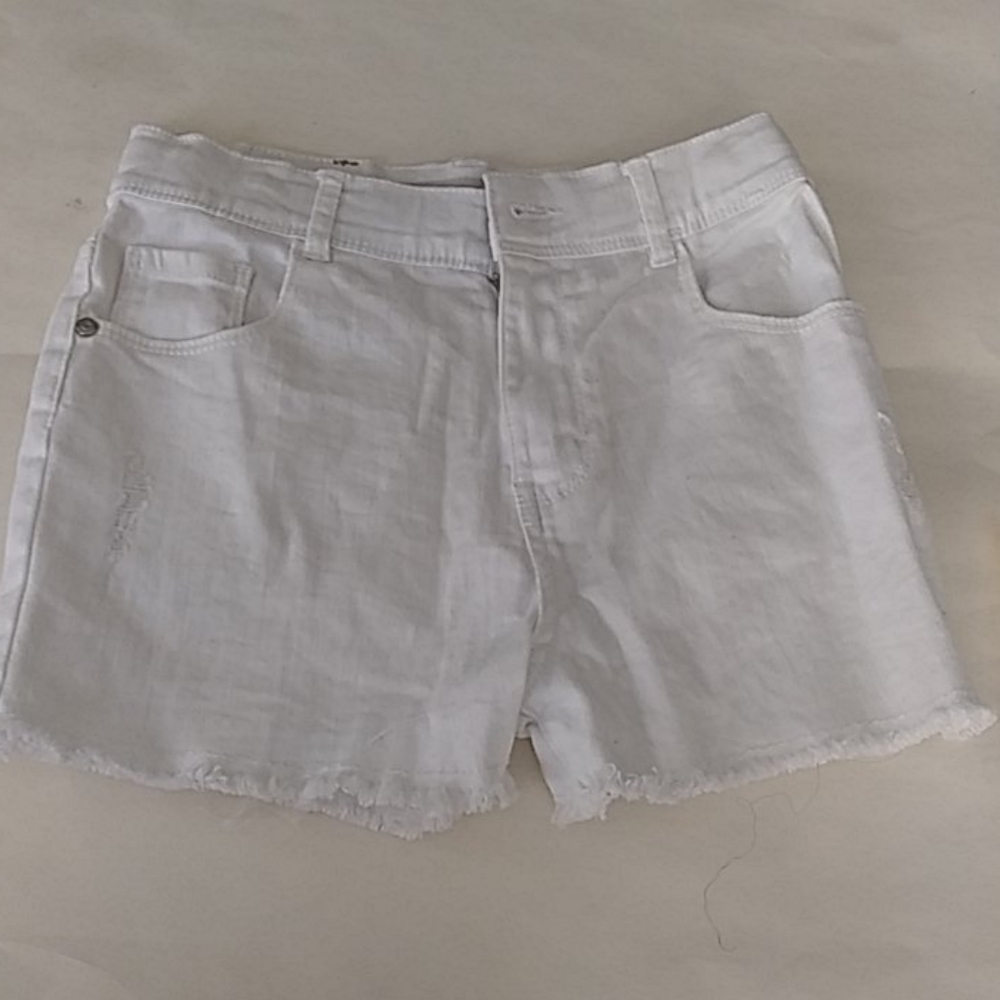 Demin shorts.